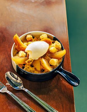 Pudding de panettone, glace à la fleur d'oranger