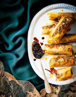 Nems de confit de canard et chutney d'oignons rouges