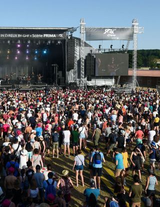 Été 2021 : les festivals autorisés mais avec des places limitées et assises