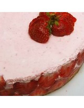 Leger Gateau Etage Aux Fraises Pour 8 Personnes Recettes Elle A