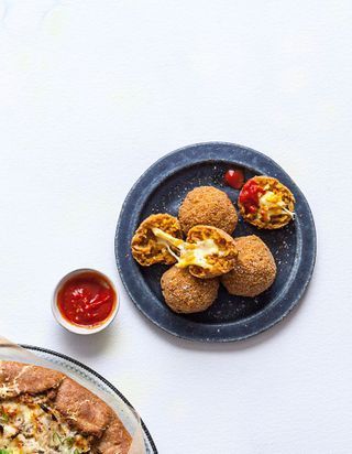 Petits Gateaux A La Pomme Et Au Fromage A Raclette Pour 6 Personnes Recettes Elle A Table