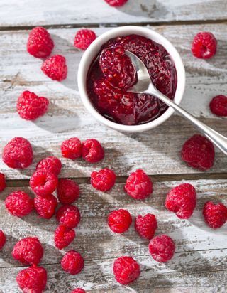 Crumble Pomme Framboise Thermomix Pour 6 Personnes Recettes Elle