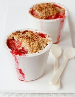 Crumble Poire Pomme Amande Pour 5 Personnes Recettes Elle A Table