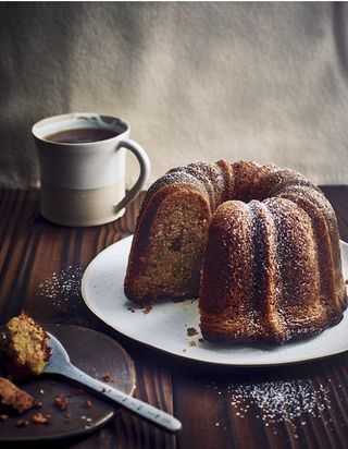 Gateau Moelleux Dattes Et Cafe Meringue Cafe Pour 4 Personnes Recettes Elle A Table