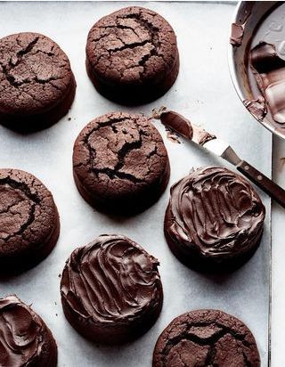 Gateau Au Chocolat A La Faisselle Pour 6 Personnes Recettes Elle A Table