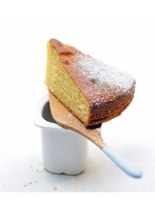 Gateau Au Yaourt Et A L Eau De Fleur D Oranger Pour 6 Personnes Recettes Elle A Table