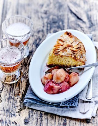 Gateau Moelleux Aux Peches Sirop De Verveine Pour 6 Personnes Recettes Elle A Table