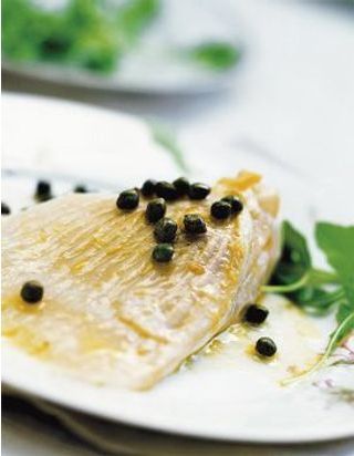 Raie Au Beurre Noir Pour 2 Personnes Recettes Elle A Table