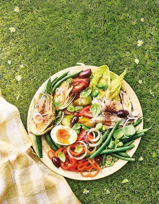 Salade Nicoise Pour 4 Personnes Recettes Elle A Table