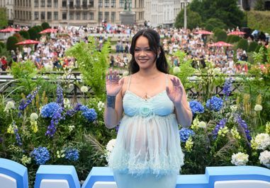Rihanna : ce cliché de ses fils avec des cahiers de vacances français fait fondre les internautes 