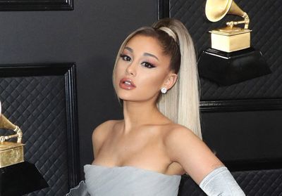 Ariana Grande pose sans maquillage et dévoile ses taches de rousseur