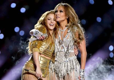 Avant/après : Shakira et Jennifer Lopez prennent la pose 20 ans après, elles n'ont pas changé !