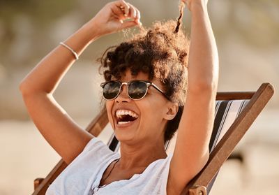 Cheveux : 6 erreurs que l'on fait toutes à la plage
