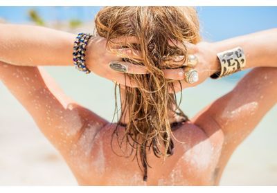 Comment réparer ses cheveux après le soleil en 5 étapes