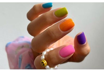 Dopamine nails, la tendance manucure idéale pour les vacances d'été