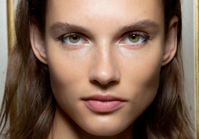 Comment se couper les cheveux seule sans (trop) se louper ?