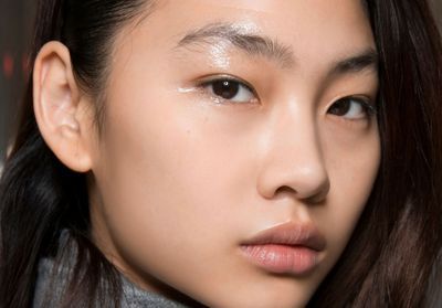 Cheveux : pourquoi a-t-on davantage de pellicules en confinement ?