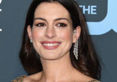 Anne Hathaway change radicalement de coupe de cheveux