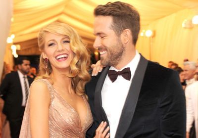 Blake Lively : son mari Ryan Reynolds s'occupe de sa coloration maison et la vidéo fait le buzz