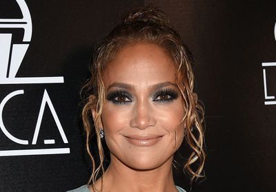 Cheveux : Jennifer Lopez adopte une des plus grandes tendances de cet hiver