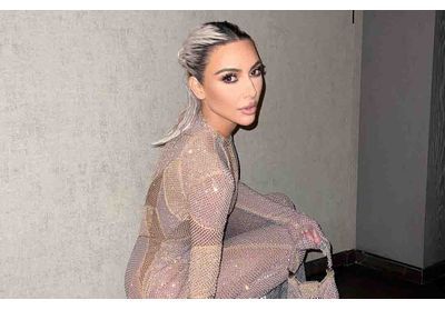 Coiffure rapide : le chignon de Kim Kardashian est parfait quand le temps presse