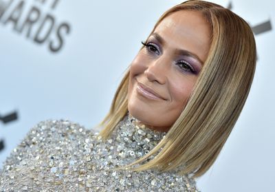Jennifer Lopez affiche une coupe courte à la garçonne sur Instagram