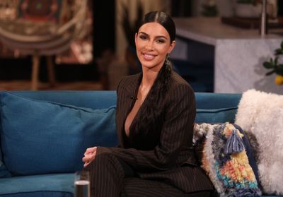 Kim Kardashian change de couleur de cheveux et c'est inattendu