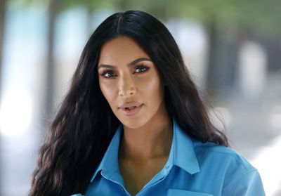 Kim Kardashian remet au goût du jour cette coiffure de nos années primaire