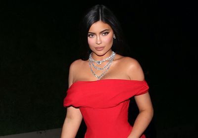 Kylie Jenner adopte une frange unique et audacieuse