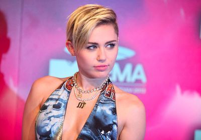 L'histoire derrière la coupe courte de Miley Cyrus