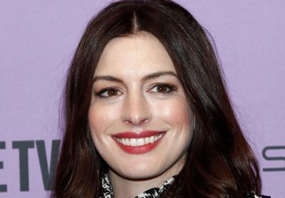 Le Diable s'habille en Prada : Anne Hathaway fait revivre sa coupe culte du film