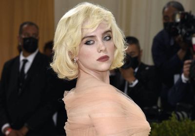 Métamorphosée, Billie Eilish affiche la coiffure signature de Marilyn Monroe au Met Gala 2021