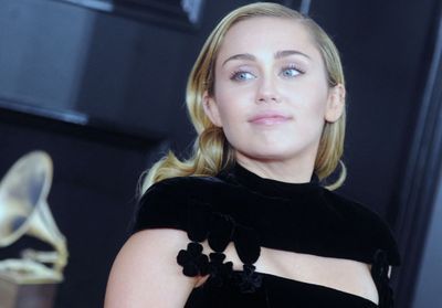 Miley Cyrus fait renaître la coiffure culte post-rupture de Lady Diana