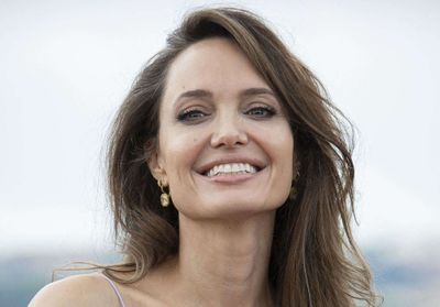 Pour son prochain film, Angelina Jolie renoue avec cette coloration de son passé