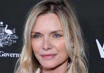 Pour son prochain film, Michelle Pfeiffer opte pour cette coloration audacieuse
