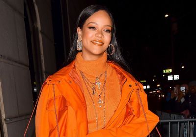 Rihanna change de coupe de cheveux et adopte la coloration stylée de la rentrée