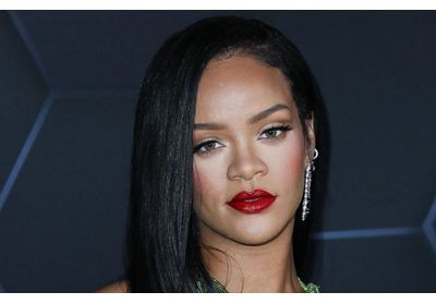 Rihanna change de coupe et adopte la frange du moment