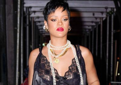 Rihanna redevient blonde et enflamme la toile