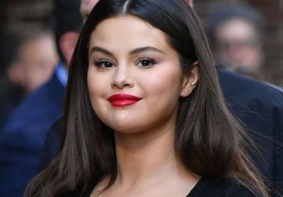 Selena Gomez change radicalement de coupe de cheveux et opte pour la coiffure tendance du moment