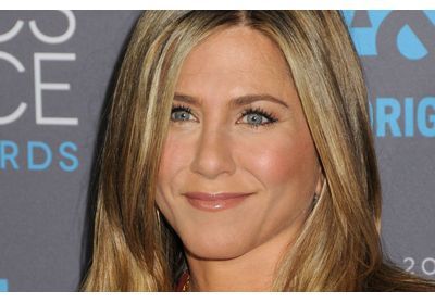 Voici l'accessoire préféré de Jennifer Aniston pour démêler ses cheveux mouillés