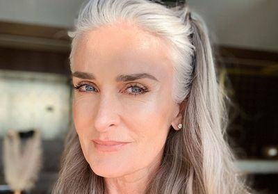 10 femmes de plus de 50 ans qui donnent envie d'avoir les cheveux gris