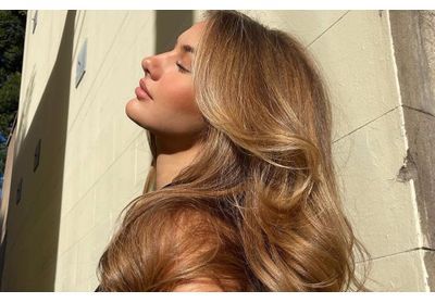 « Drape bangs » : la nouvelle frange à adopter cet été