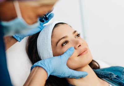 Tout savoir sur les injections d'acide hyaluronique