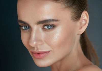 Comment se maquiller sur peau bronzée sans faire too much ?