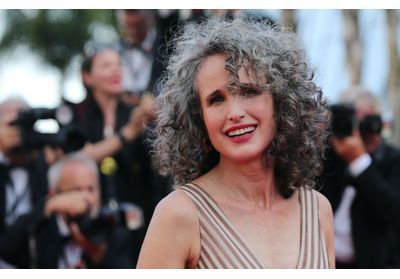 Andie MacDowell adopte à son tour cet accessoire make-up ultra tendance