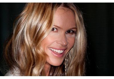 Elle MacPherson raffole de ce gel à sourcils bio et naturel