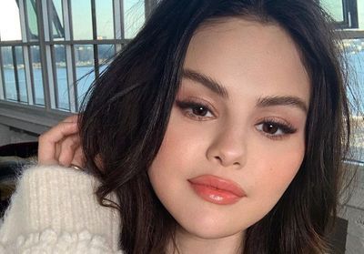 On sait comment reproduire le maquillage automnal de Selena Gomez sur Instagram