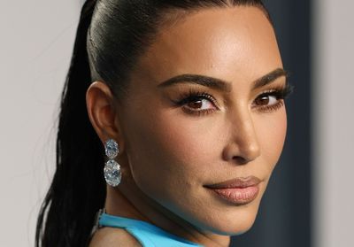 Voici l'eye-liner exact que portait Kim Kardashian à l'afterparty des Oscars