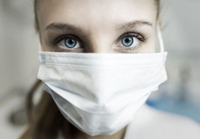 Coronavirus : maquillage et masque, le mauvais duo ?