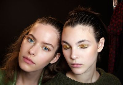 L'art de porter le maquillage doré